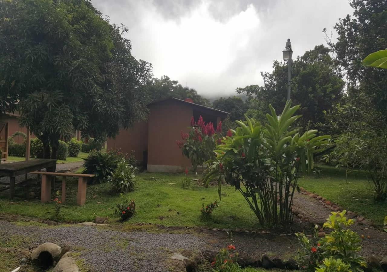Paraiso Volcano Lodge Guayabo  ภายนอก รูปภาพ